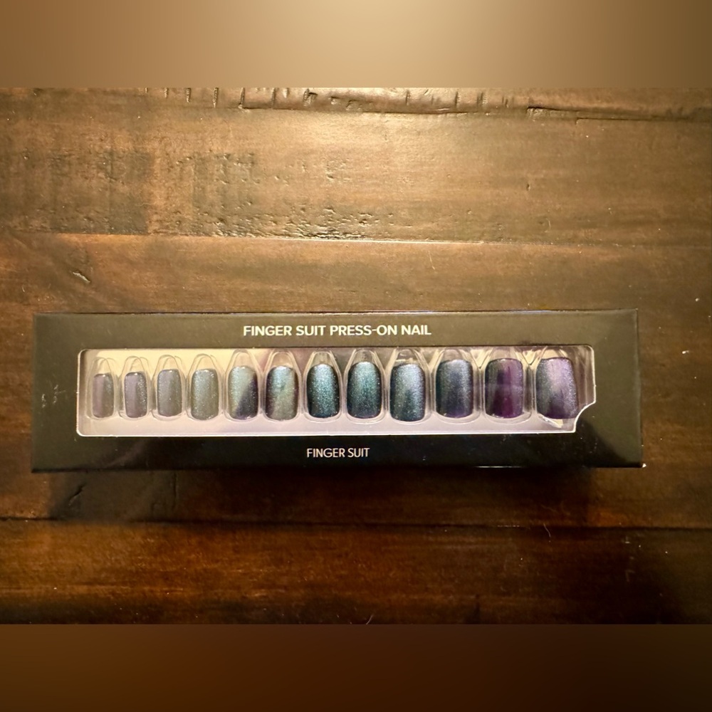 NWT Vanity Table Nails